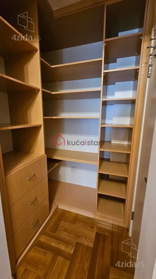 Petosoban stan | 4zida