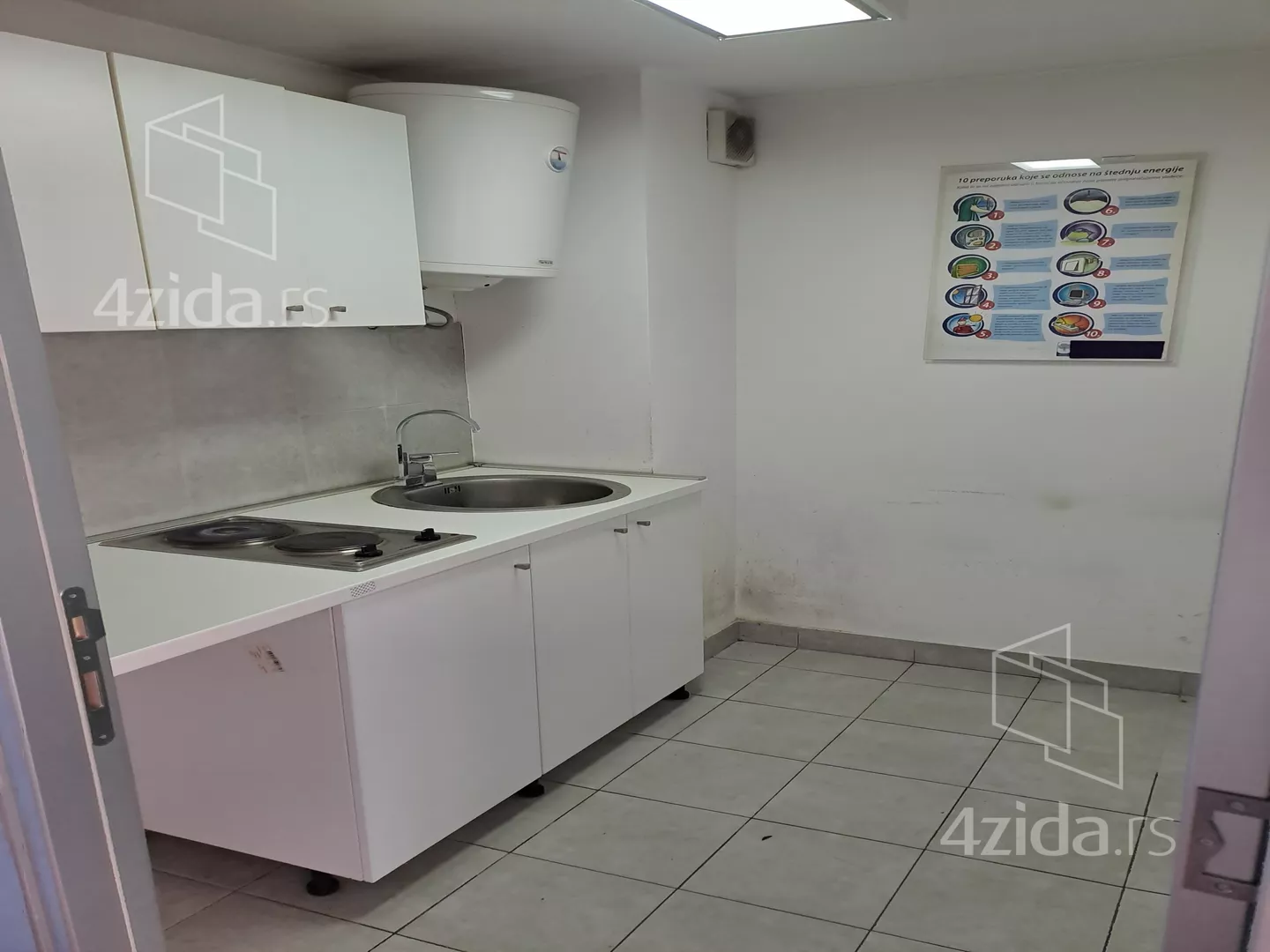 Poslovna zgrada | 4zida