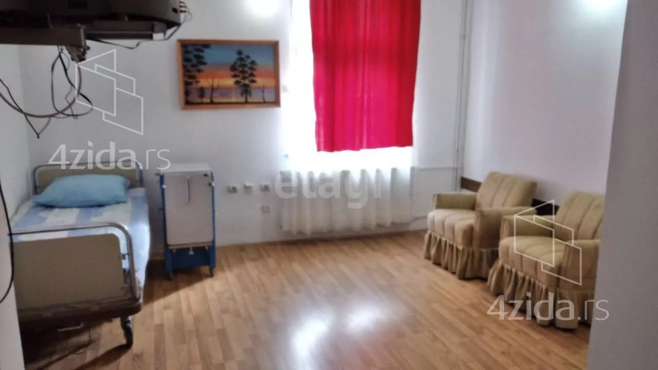 Poslovna zgrada | 4zida