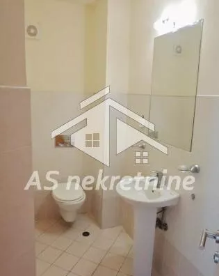 Šestosoban stan | 4zida