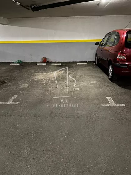 Garaža / parking za izdavanje · 12 m² · Hram Svetog Save, Vračar, Beograd