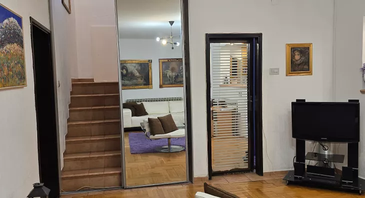 Šestosoban stan | 4zida