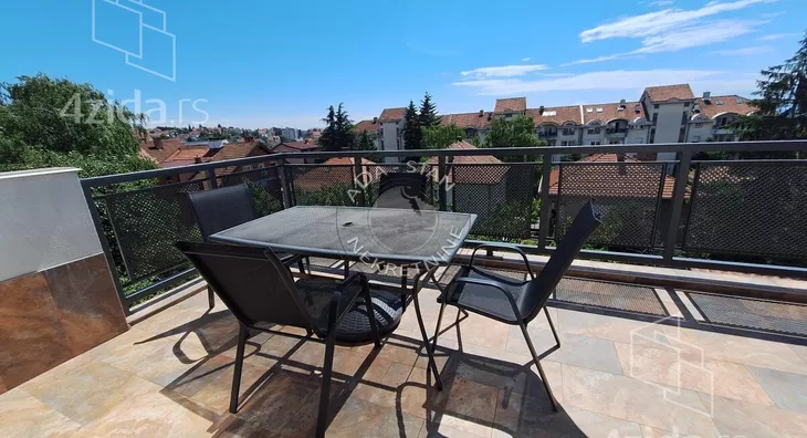 Četvoroiposoban stan | 4zida