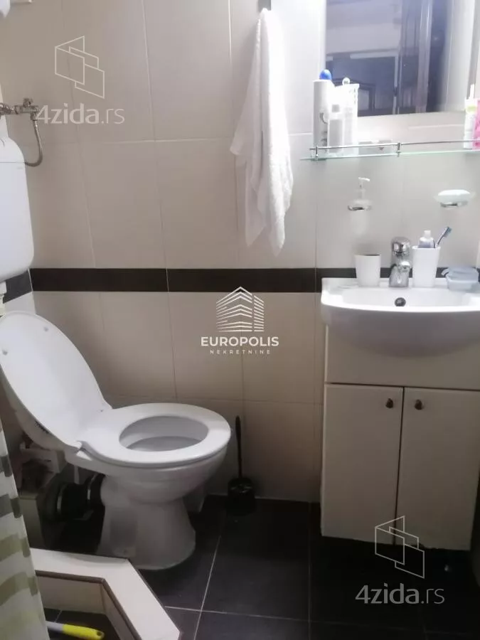 Šestosoban stan | 4zida