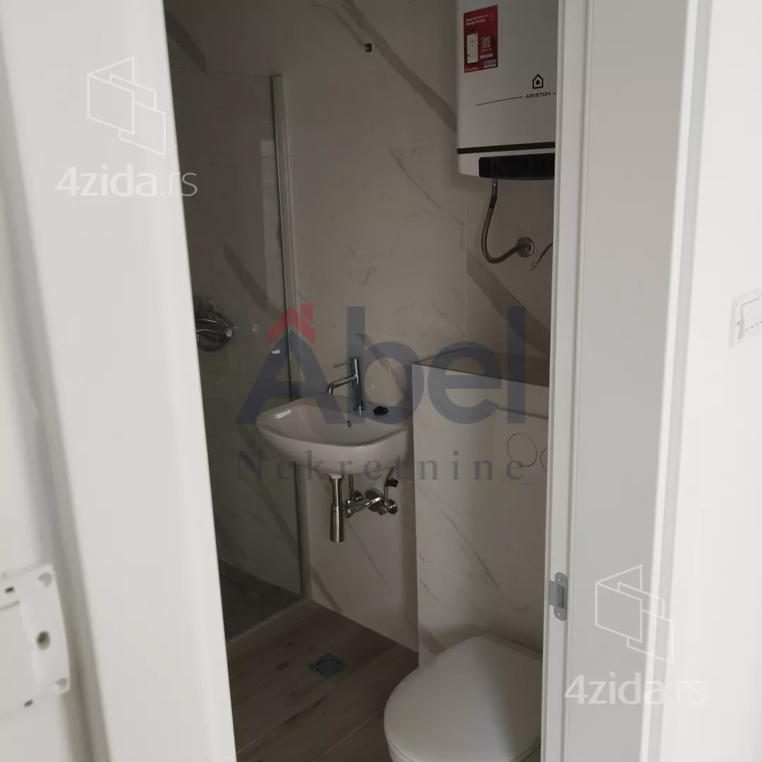 Šestosoban stan | 4zida