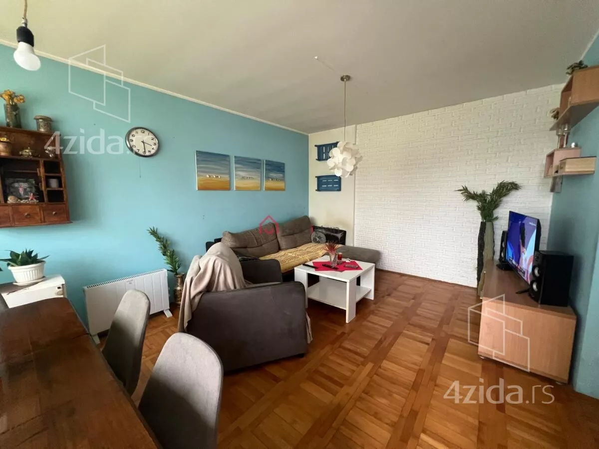 Petosoban stan | 4zida