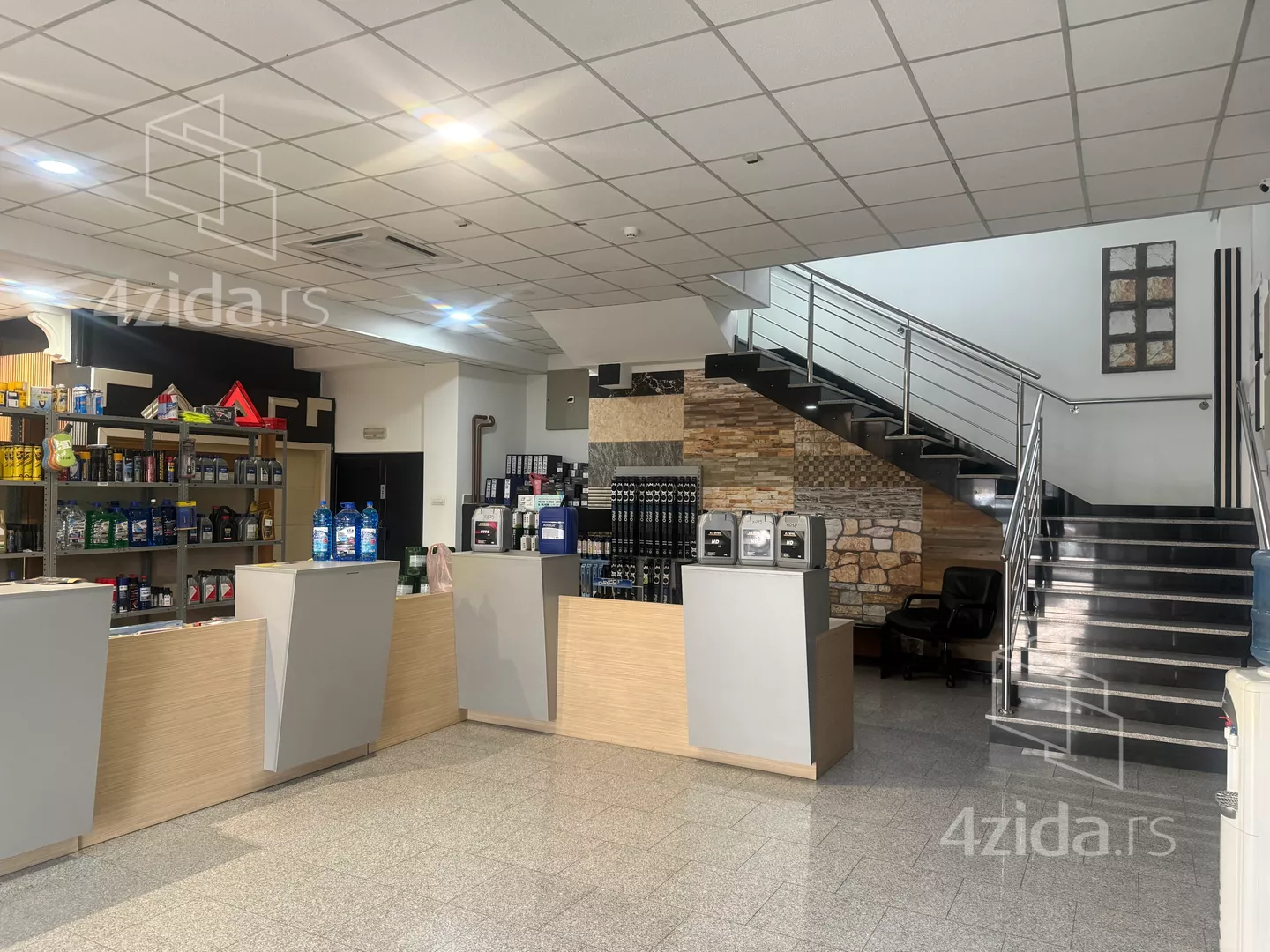 Poslovna zgrada | 4zida