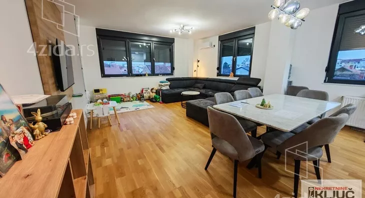 Troiposoban stan | 4zida