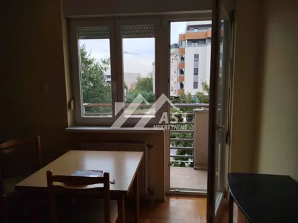 Feješ Klare | 4zida.rs