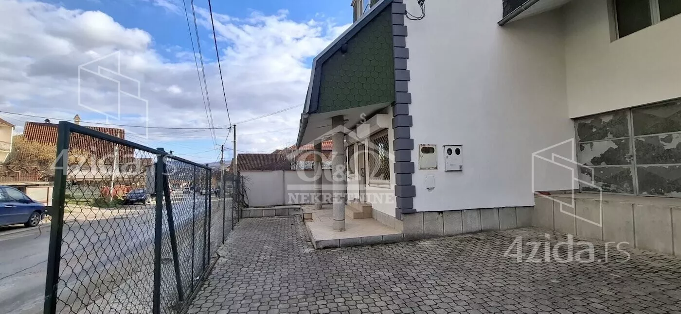 Poslovna zgrada | 4zida