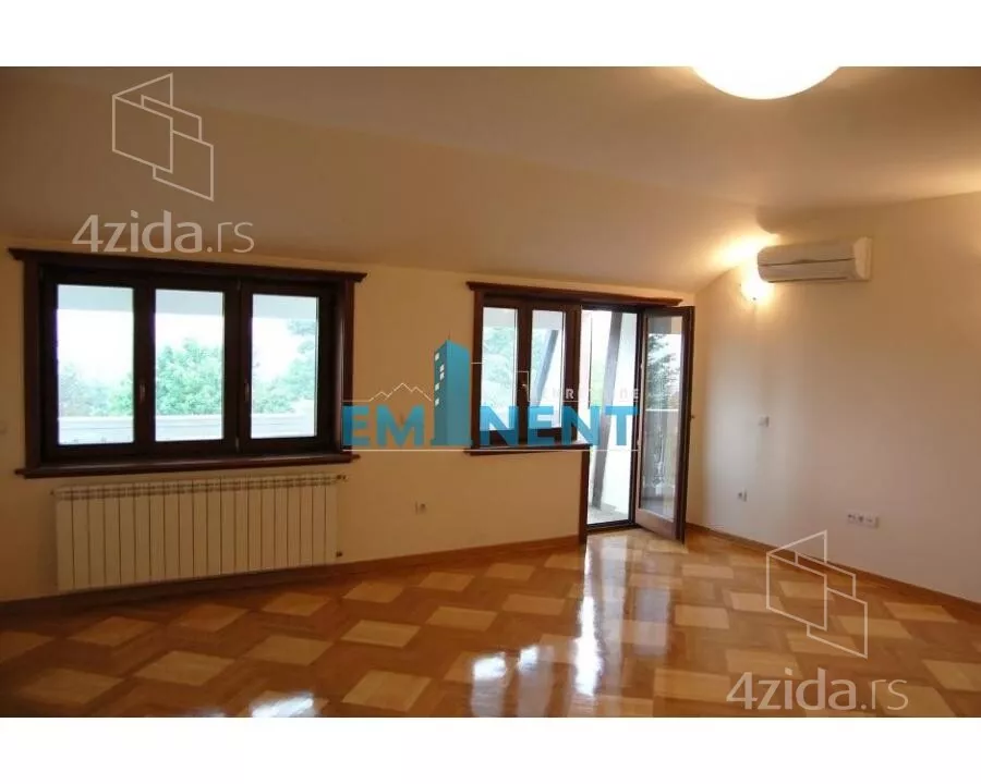 Sedmosoban stan | 4zida