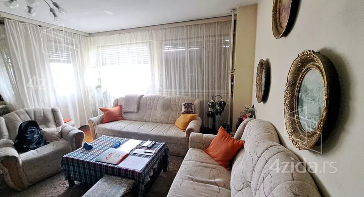 Troiposoban stan | 4zida