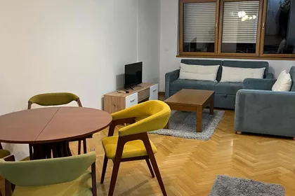 Krunski venac | 4zida.rs