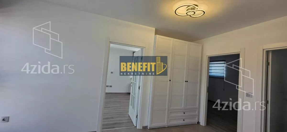 Poslovna zgrada | 4zida