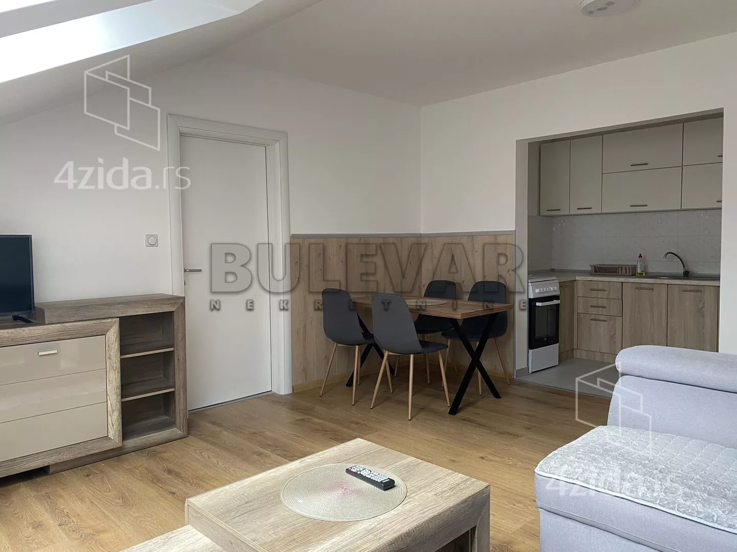 Dvoiposoban stan | 4zida