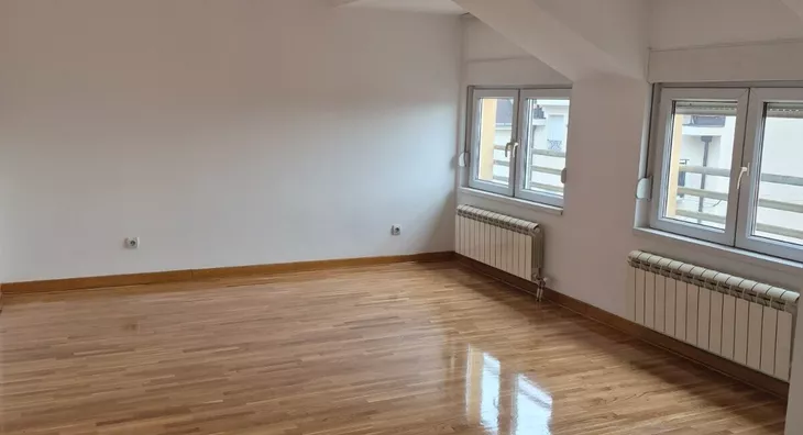 Četvoroiposoban stan | 4zida