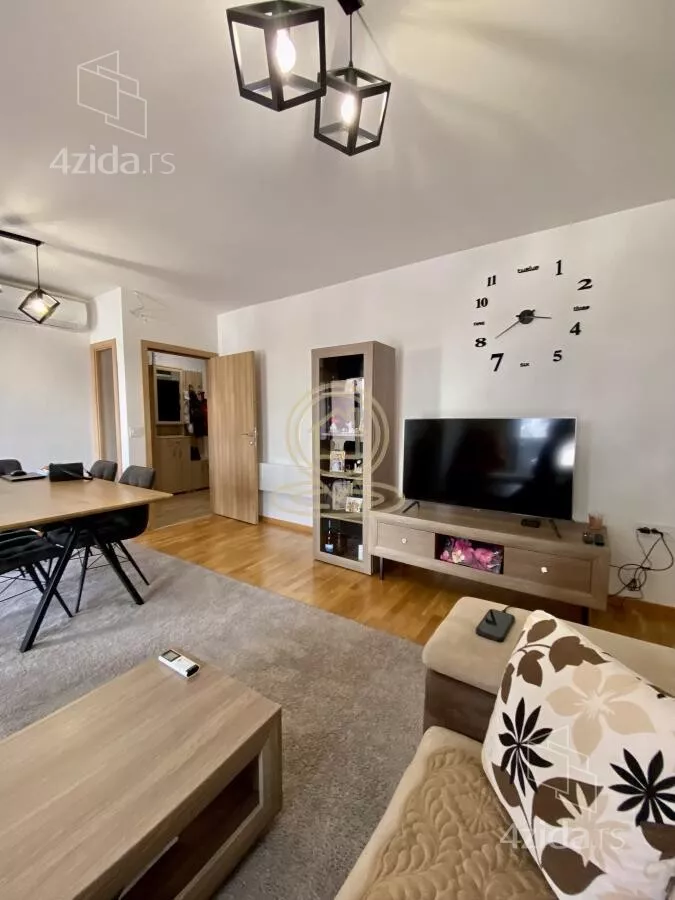 Četvoroiposoban stan | 4zida