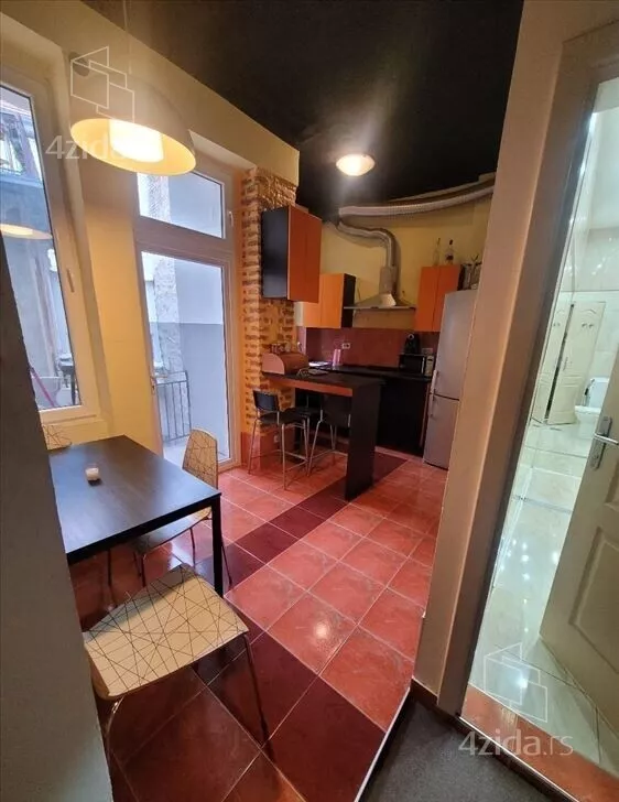 Četvoroiposoban stan | 4zida