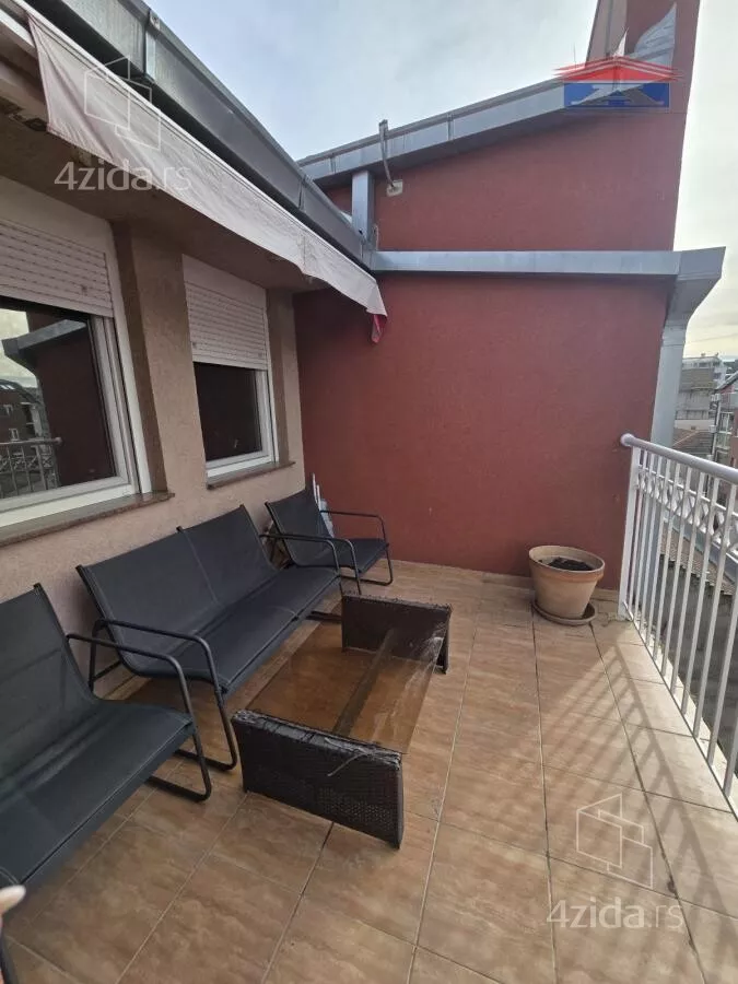 Dvoiposoban stan | 4zida