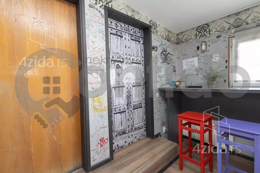 Šestoiposoban stan | 4zida