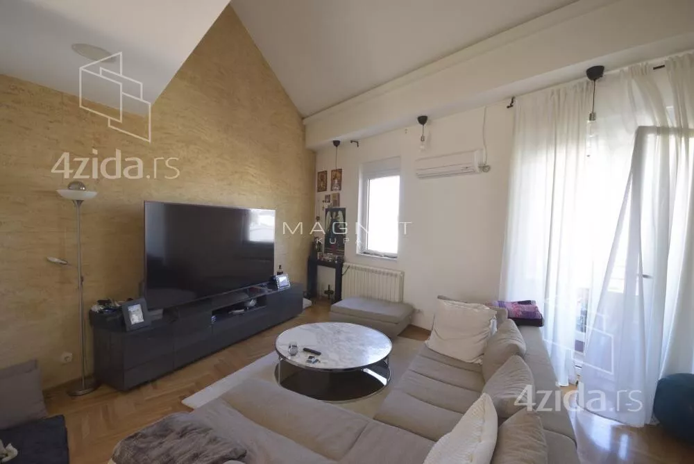 Četvoroiposoban stan | 4zida