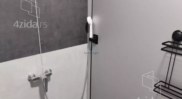 Šestosoban stan | 4zida