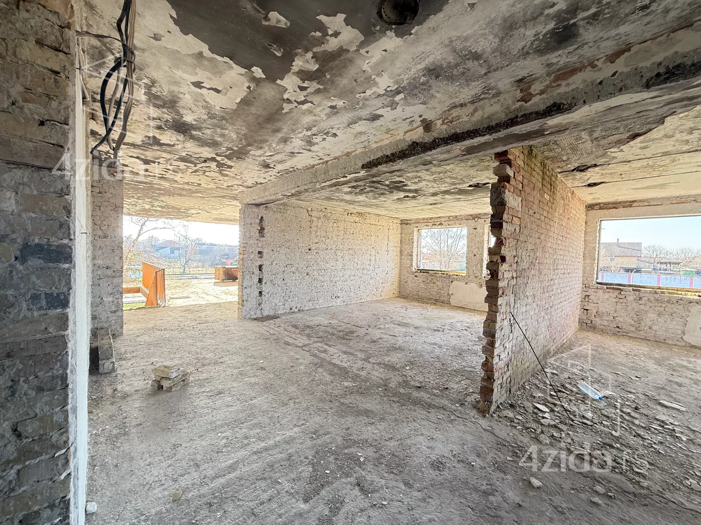 Poslovna zgrada | 4zida