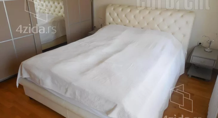 Četvoroiposoban stan | 4zida