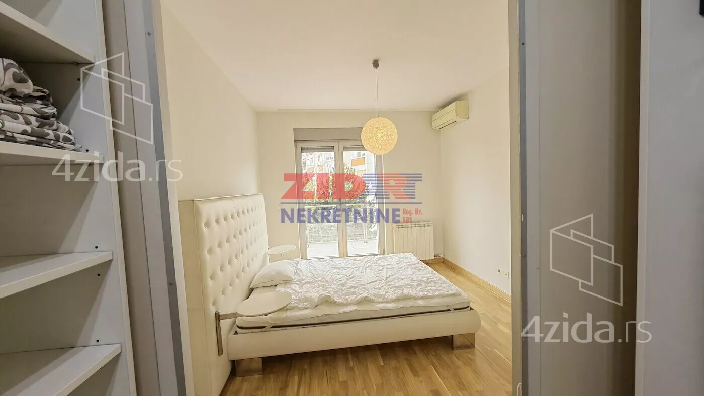 Četvoroiposoban stan | 4zida