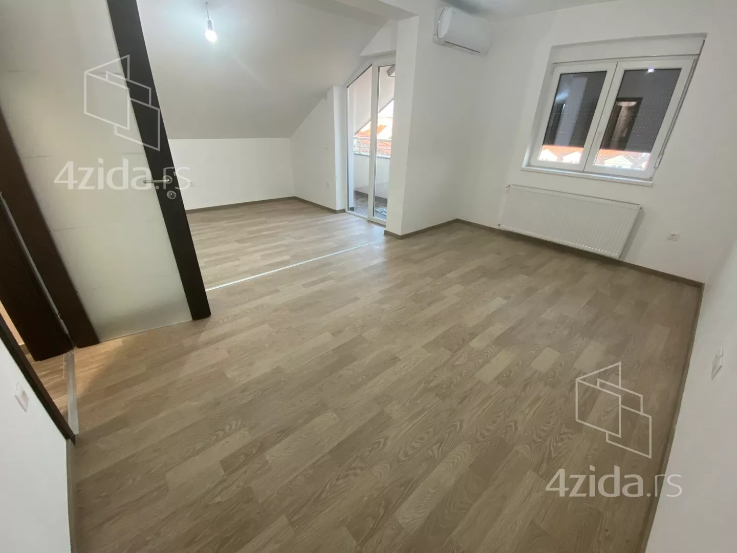 Četvoroiposoban stan | 4zida