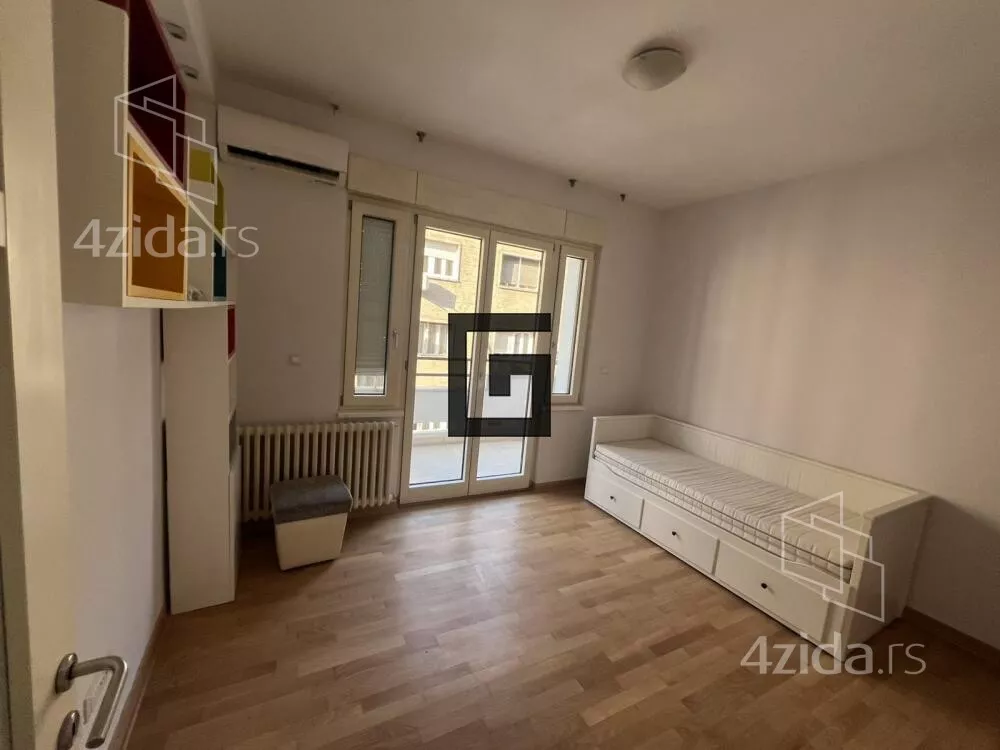 Četvoroiposoban stan | 4zida