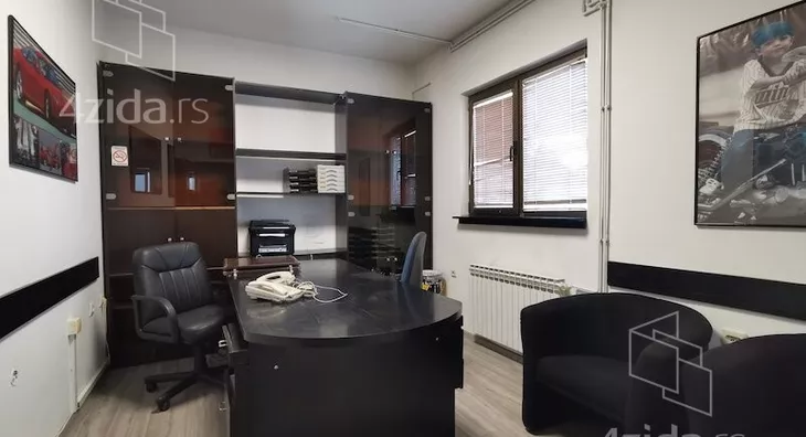 Poslovna zgrada | 4zida