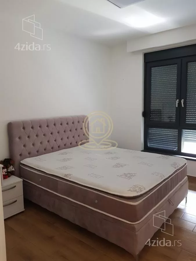 Poslovna zgrada | 4zida