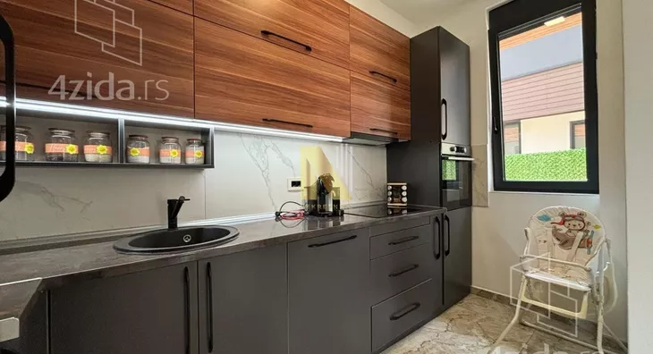 Petosoban stan | 4zida