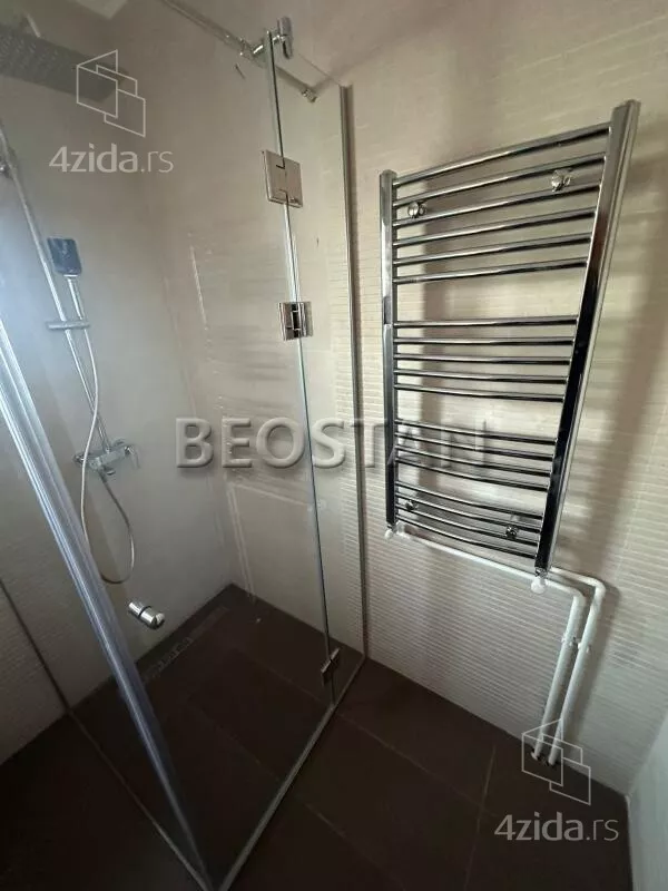 Šestosoban stan | 4zida