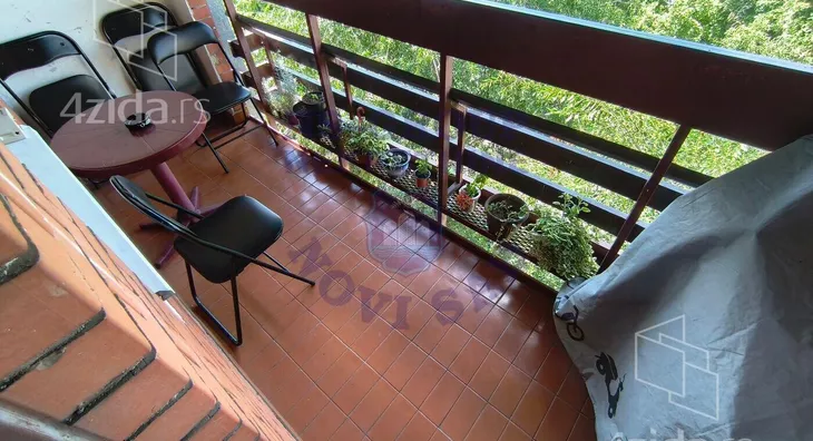 Troiposoban stan | 4zida