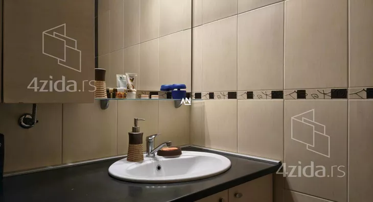 Šestosoban stan | 4zida