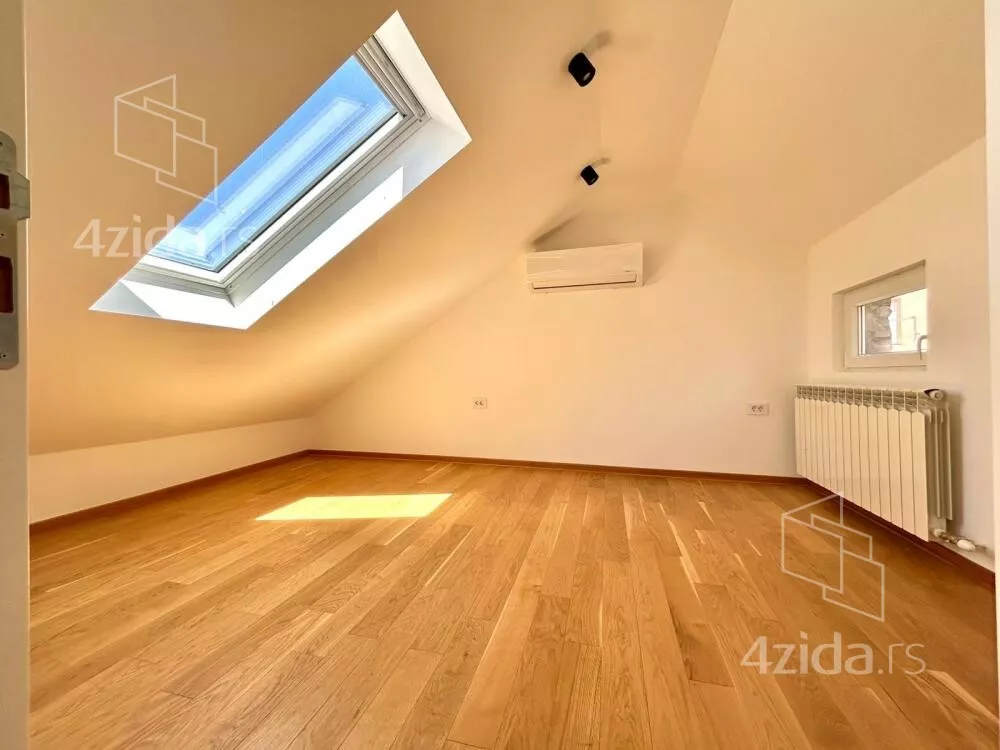 Četvoroiposoban stan | 4zida