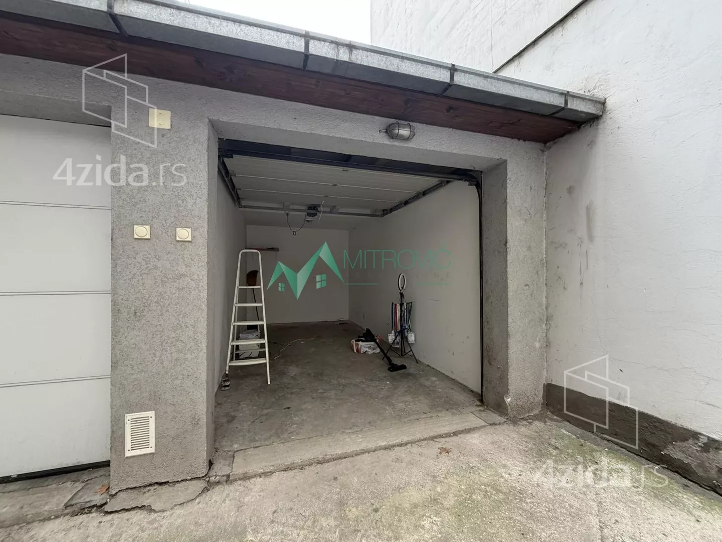 Četvoroiposoban stan | 4zida