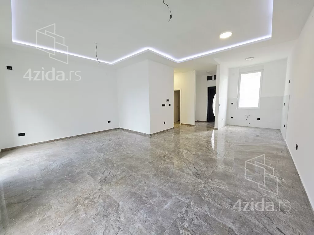 Četvoroiposoban stan | 4zida