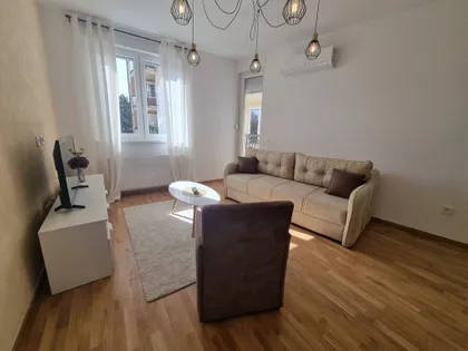 Ugao Kumičićeve i Šolohove | 4zida.rs