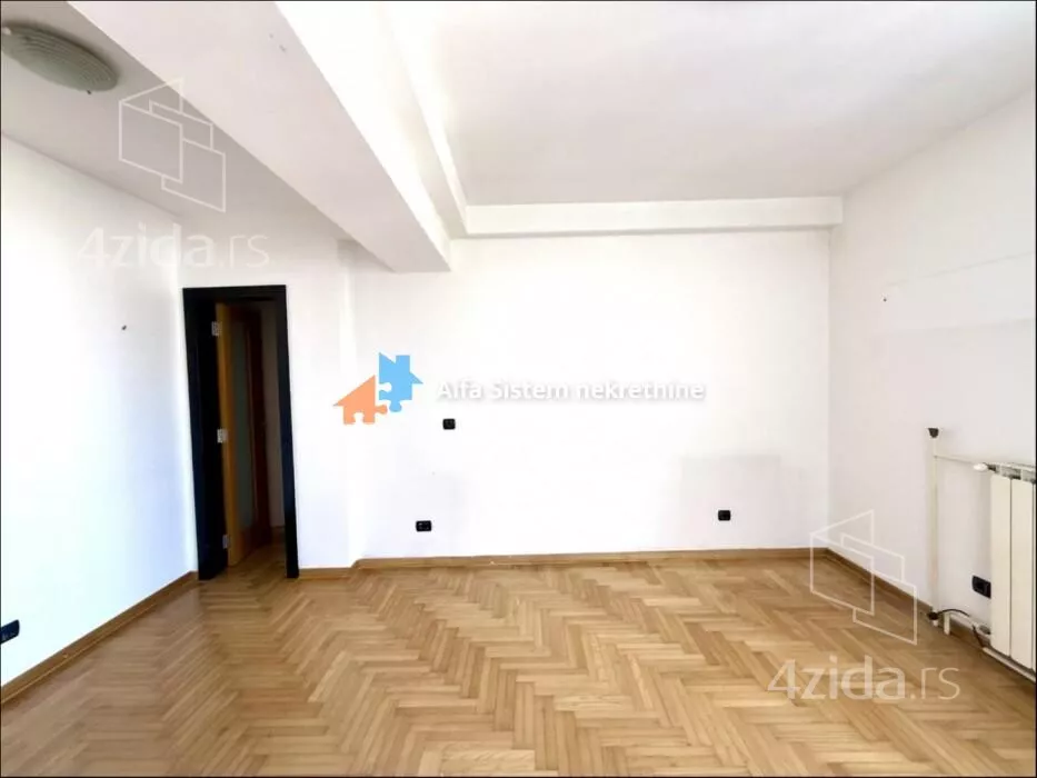 Šestosoban stan | 4zida