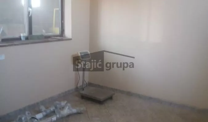 Poslovna zgrada | 4zida