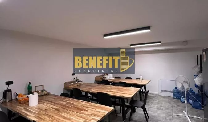 Poslovna zgrada | 4zida