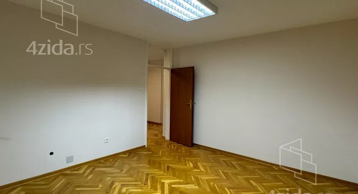 Četvoroiposoban stan | 4zida