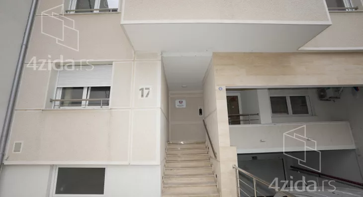 Petosoban stan | 4zida