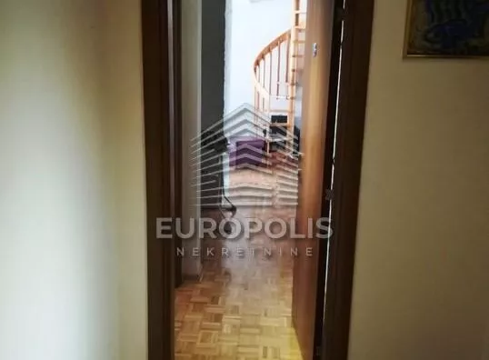 Šestosoban stan | 4zida