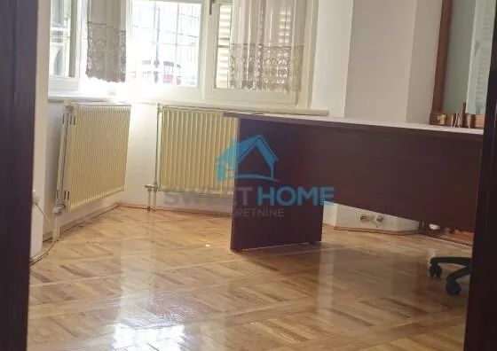 Poslovna zgrada | 4zida