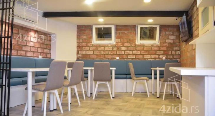 Poslovna zgrada | 4zida