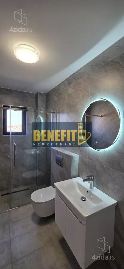 Poslovna zgrada | 4zida